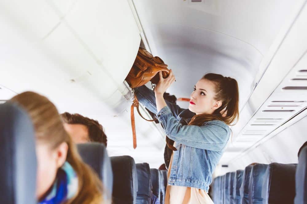 Was darf in die Handtasche im Flugzeug?